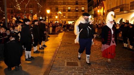 Fotos de la llegada de Olentzero y Mari Domingi a Estella