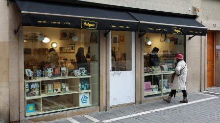 *A: JOSE CARLOS CORDOVILLA *F: 24-12-2025 *P: *L: PAMPLONA *T: BULEGOA.  NUEVA TIENDA DE DISCOS Y LIBROS EN LA PLAZA DE SAN NICOLAS