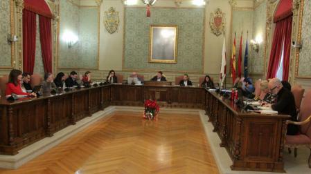 La corporación en un momento del pleno, ayer, en el Ayuntamiento de Tudela
