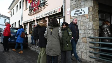 Reunión en Villamanin (León), por el posible fraude en el primer premio de la lotería de Navidad celebrada el pasado 26 de diciembre