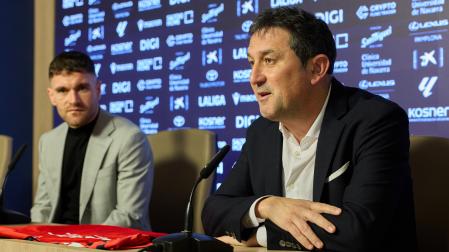 Braulio Vázquez, en la presentación del nuevo fichaje de Osasuna, Javi Galán