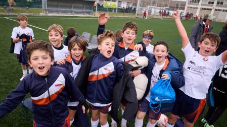 Alegría entre los jugadores del Liceo Monjardín que se han clasificado para la eliminatoria de octavos