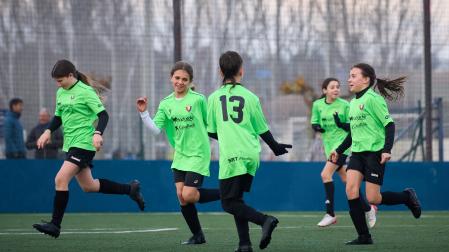 Unas jugadoras del torneo femenino, que ha celebrado los últimos encuentros de la fase de grupo, celebran un gol