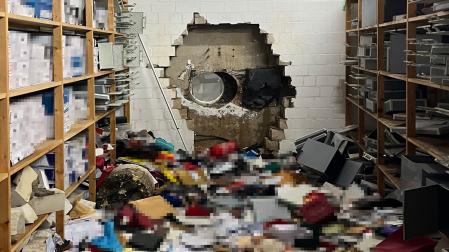 Butrón que realizaron los ladrones para acceder a la cámara acorazada y robar las cajas de seguridad de un banco alemán