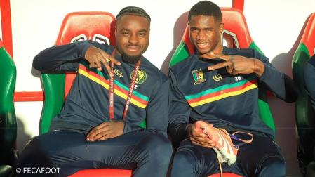 Boyomo, junto a Christian Kofane.