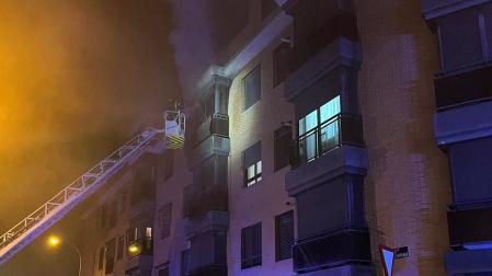 Bomberos, en la vivienda incendiada