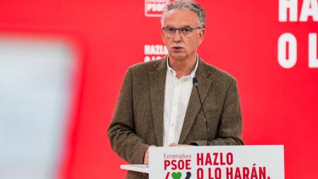 El presidente de la Comisión Gestora del PSOE de Extremadura, José Luis Quintana