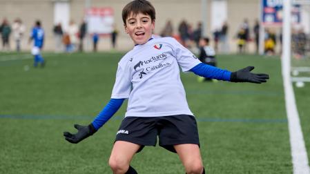A: J.P. Urdíroz F: 02-01-2026 P: L: Pamplona. Instalaciones del C.A. Osasuna en Tajonar. T: 43º Torneo Interescolar. Octavos de Final.