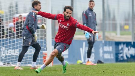 Rubén García celebra un gol en la sesión celebrada antes del Osasuna-Athletic de esta tarde.