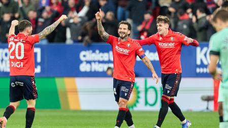 Rubén García celebra el gol contra el Athletic junto a Aimar y Javi Galán.