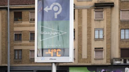Termómetro con temperatura en negativo este lunes 5 d eenero en Pamplona