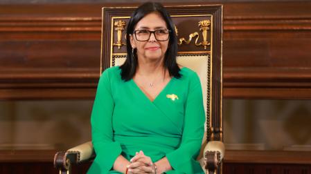 La vicepresidenta ejecutiva de Venezuela, Delcy Rodríguez, en el acto en el que juró como mandataria encargada del país este lunes, en Caracas