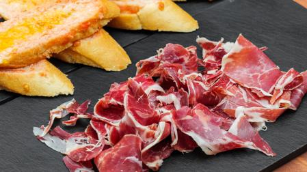 Existe una alternativa muy curiosa al aceite de oliva en las tostadas de jamón