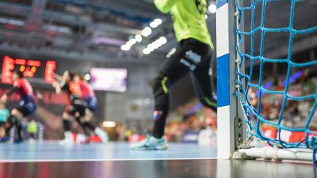 Un partido de balonmano femenino