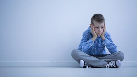 Imagen de recurso de un niño con síndrome de Asperger.
