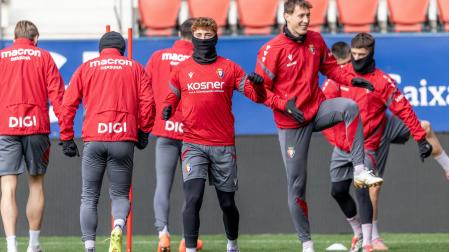 Osasuna se ejercita en El Sadar con el Girona como objetivo