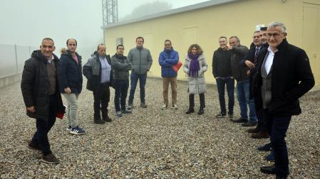 Imagen de la reciente visita del vicepresidente Félix Taberna -a la dcha.- al nuevo centro de telecomunicaciones de Bardenas