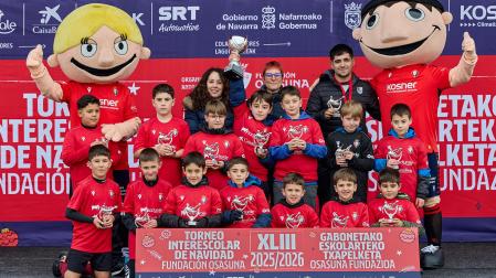 Partidos de las finales de consolación, mixta y femenina del Torneo Interescolar de Tajonar 2025 con la entrega de trofeos y premios