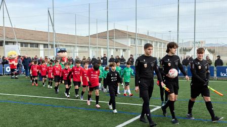 Partidos de las finales de consolación, mixta y femenina del Torneo Interescolar de Tajonar 2025 con la entrega de trofeos y premios