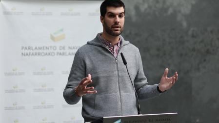El portavoz de Contigo-Zurekin, Carlos Guzmán