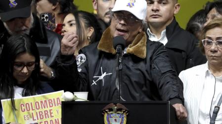 El presidente de Colombia, Gustavo Petro, pronuncia un discurso este miércoles, en la Plaza de Bolívar en Bogotá (Colombia) tras su llamada telefónica con Donald Trump