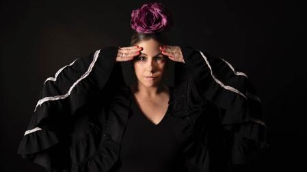 La pamplonesa Jennifer Barranco Martínez, investigadora del CIMA y profesora de sevillanas y flamenco en su escuela en Barañáin