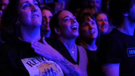 Imagen de parte del público en un concierto de la décima edición del Festival SantasPascuas
