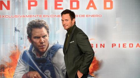 Chris Pratt posa en el photocall durante la presentación de la película 'Sin piedad', en Madrid