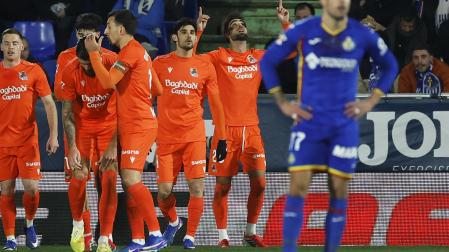Los jugadores de la Real celebran el 0-1, tanto de Brais Méndez