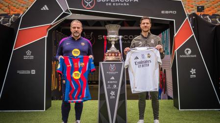 Hansi Flick y Xabi Alonso, este sábado en Yeda un día antes de la final de la Supercopa de España entre el Barcelona y el Real Madrid.