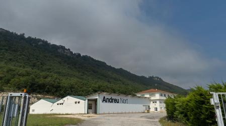 Imagen de la antigua fábrica Andreu Nort, cerrada y en venta en Eulate