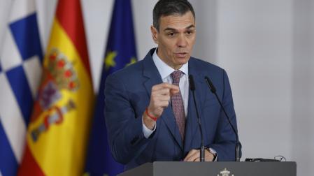 El presidente del Gobierno, Pedro Sánchez, durante su intervención en la rueda de prensa que ha ofrecido junto al primer ministro de Grecia, Kyriákos Mitsotákis, tras la reunión mantenida por ambos para analizar el actual contexto geopolítico internacional en Moncloa.