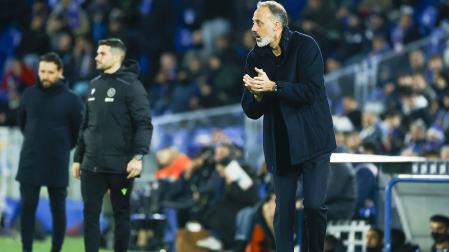 El entrenador de la Real Sociedad, el estadounidense Pellegrino Matarazzo, durante el partido de la jornada 19 de LaLiga EA Sports contra el Getafe CF en el Coliseum de Getafe (Comunidad de Madrid)