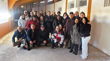 Imagen de los participantes en el proyecto de Empleo Social Protegido de Tudela, junto al alcalde, Alejandro Toquero, en el centro