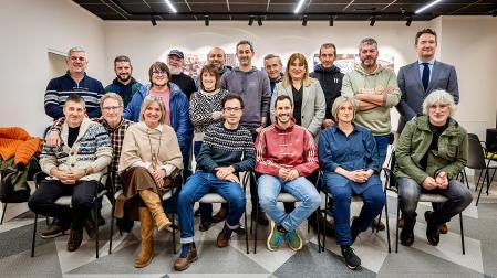 Foto de grupo de los fotógrafos de la Asociación de Reporteros Gráficos de Navarra, autores de la exposición