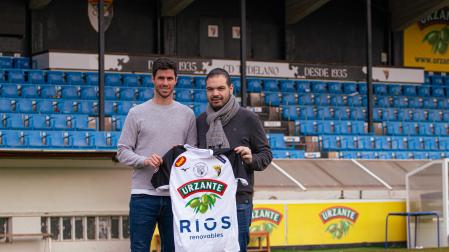 El presidente Ramón Lázaro junto a Edu García, nuevo fichaje del Tudelano