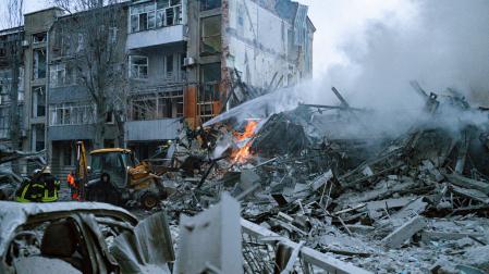 Además, un bombardeo ha causado víctimas y abundantes daños materiales en Járkov