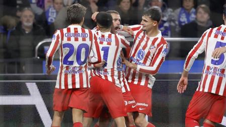 Antoine Griezmann celebra el gol junto a sus compañeros