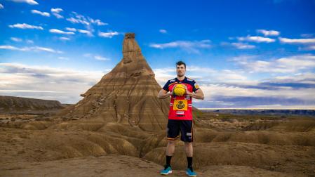 Alex Dujshebaev, en la foto que ilustra el nuevo spot de los Hispanos para este Europeo 2026