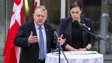 El ministro de Exteriores danés, Lars Løkke Rasmussen, en una rueda de prensa junto a su homóloga groenlandesa, Vivian Motzfeldt