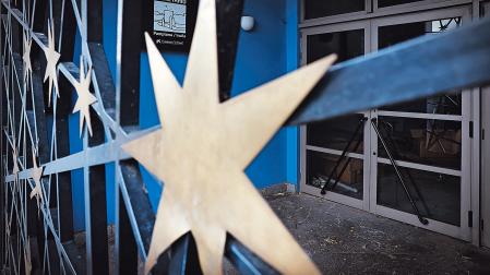 La puerta de acceso del Planetario