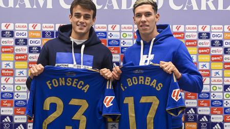 Nico Fonseca (izda.) y Thiago Borbas (dcha.) durante su presentación este jueves, como nuevos futbolistas del Real Oviedo