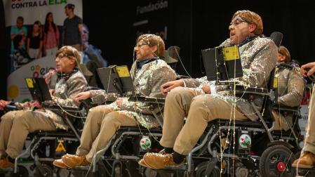 Un momento de la actuación de 'Una chirigota en teoría' en el Teatro Falla