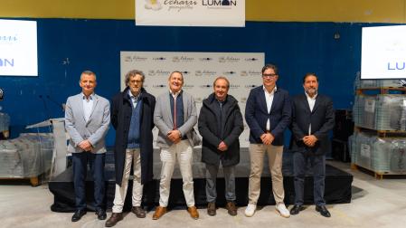 De izquierda a derecha: Iñaki Larraya, Director General de SODENA; Óscar Argal, Gerente de Proyectos Echarri; Joseba de Echarri, CEO de Proyectos Echarri; Manuel Romero, Alcalde del Valle de Aranguren; Javier Martínez, Vicepresidente de LUMON Group y Jesús Sánchez, Gerente de TOLSAN.