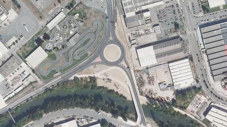 Nuevo puente de acceso al polígono de Landaben desde Barañáin, ya visible en la actualización de la ortofotografía de 2025