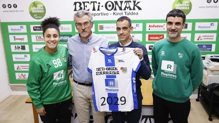 Mariana Costa, Iñaki Etxeberria, Carlos Tapia y Miguel Etxeberria