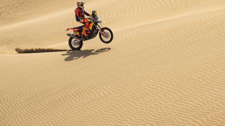 El piloto argentino Luciano Benavides, este viernes durante la duodécima etapa del Dakar en Arabia Saudí