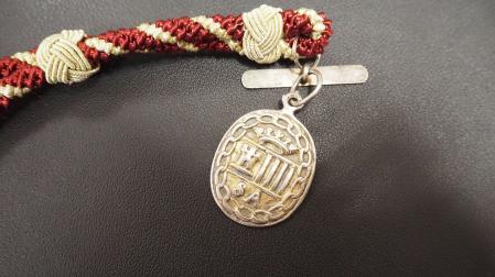 Detalle de la medalla que lucían antaño los concejales de Sangüesa que ha sido rescatada