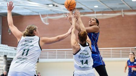 Aixa Wone busca superar a Marta García y María España, en el duelo ante Azulmarino de la primera vuelta