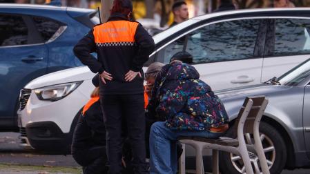 Familiares de algunas de las victimas son atendidas en el centro de información úbicado este lunes en Córdoba